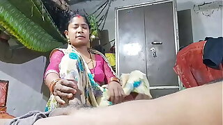 Indian village ki bhabhi ko dewar ne puri nangi karke khoob chudai kiya